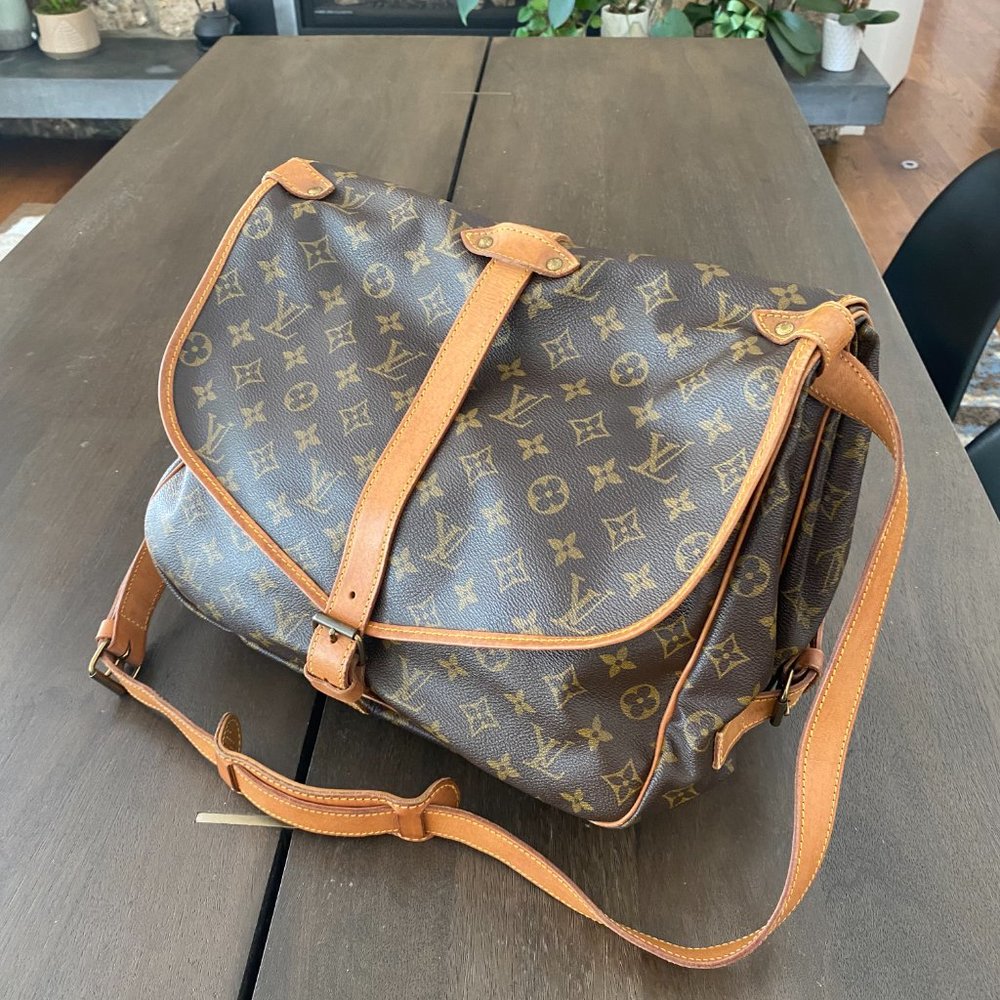 LOUIS VUITTON Saumur 35 Crossbody Messenger Handbag - Picture 3 of 15